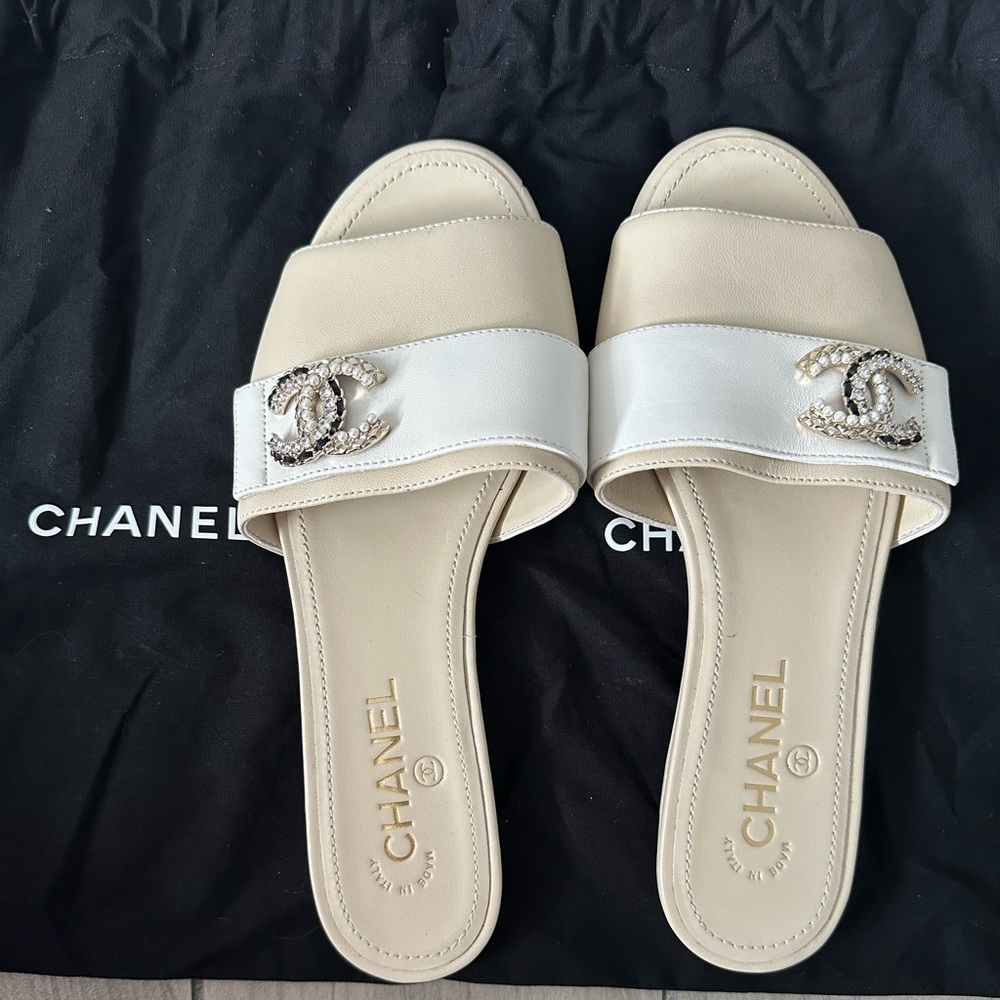 CHANEL Cream and White Slide Sandals